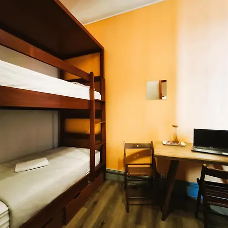 Hostal Ey *