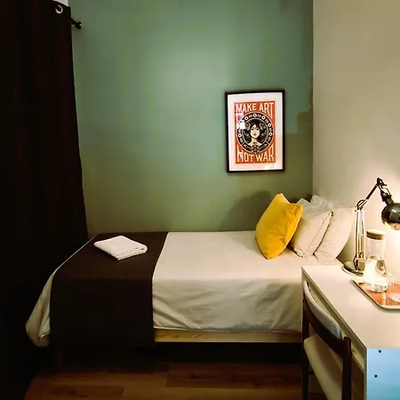 Hostal Ey *
