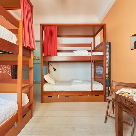 Hostal Ey *